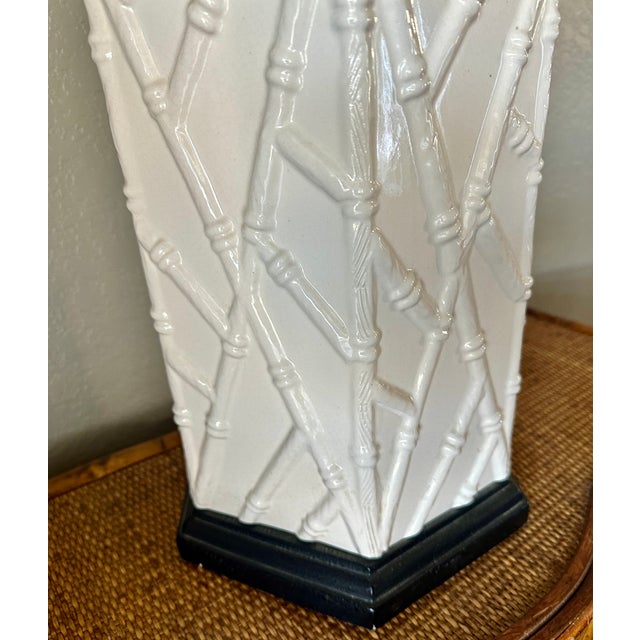 Vintage Hollywood Regency White Ceramic Hexagonal Bamboo Relief Table Lamp For Sale - Image 11 of 11