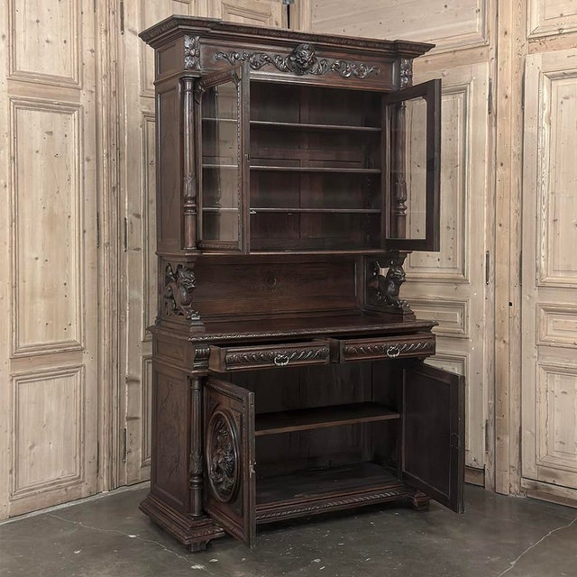 19th Century French Oak Hunt Bookcase ~ Display Cabinet For Sale - Image 16 of 18