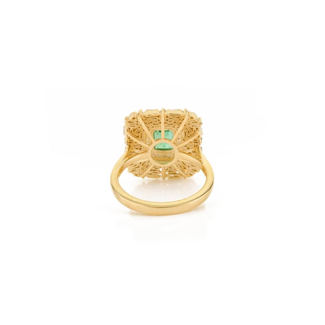 Green 14k Gold Vintage Cocktail Ring With Emerald & Diamonds Size 7 For Sale - Image 8 of 12