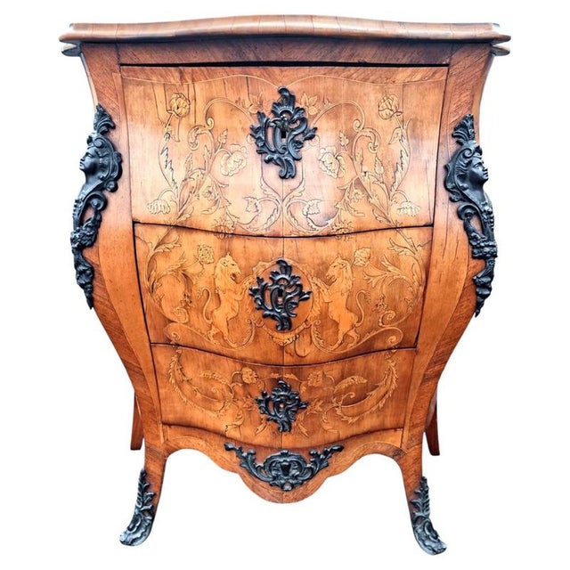Antique Italian Venetian Walnut and Marquetry Serpentine Commode, 1800 For Sale - Image 9 of 9
