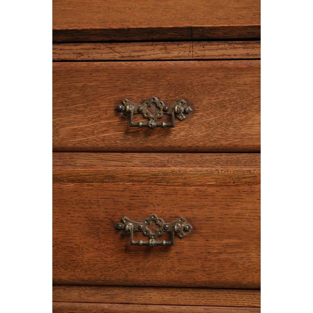 Antique English Oak Bookcase with Upright and Original Glass, 1700s For Sale - Image 15 of 17