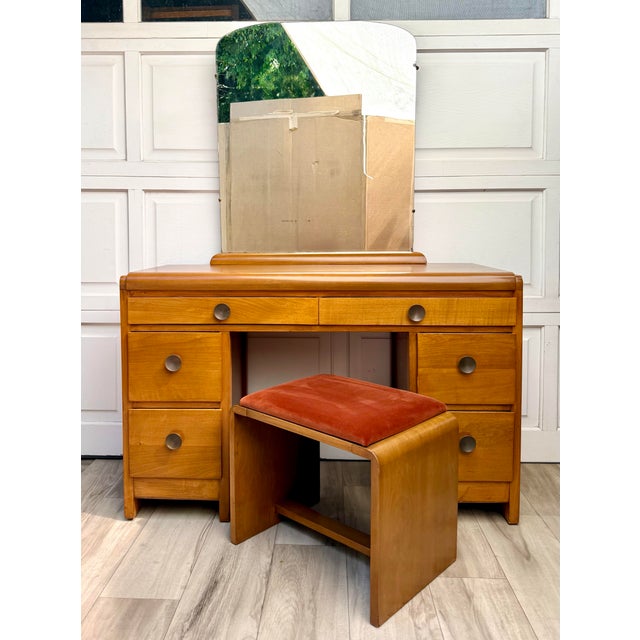 Here is a fabulous 1940s three-piece vanity set by John Stuart, complete with its original mirror and coordinating...