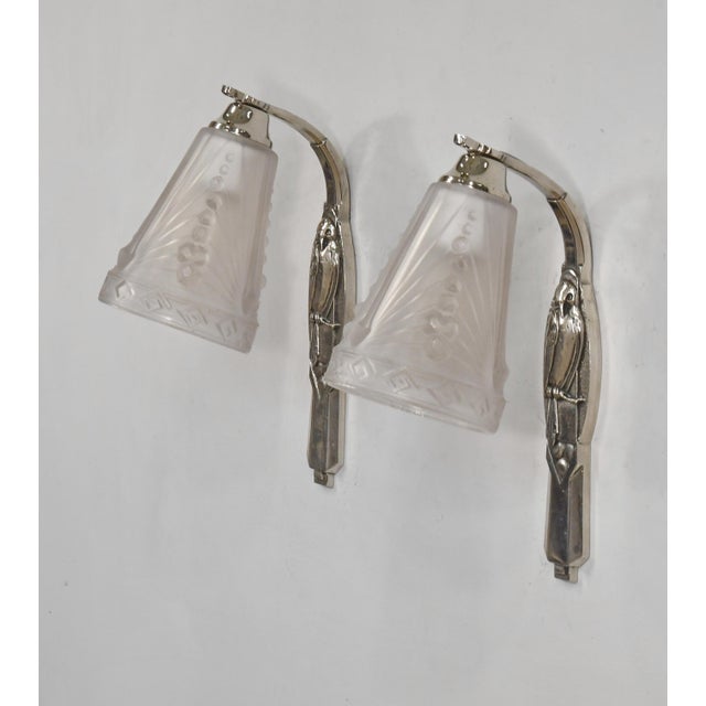 Art Deco Schneider Pair of French Art Deco Tulip Shade Wall Sconces, Birds Motif - 1930s For Sale - Image 3 of 7