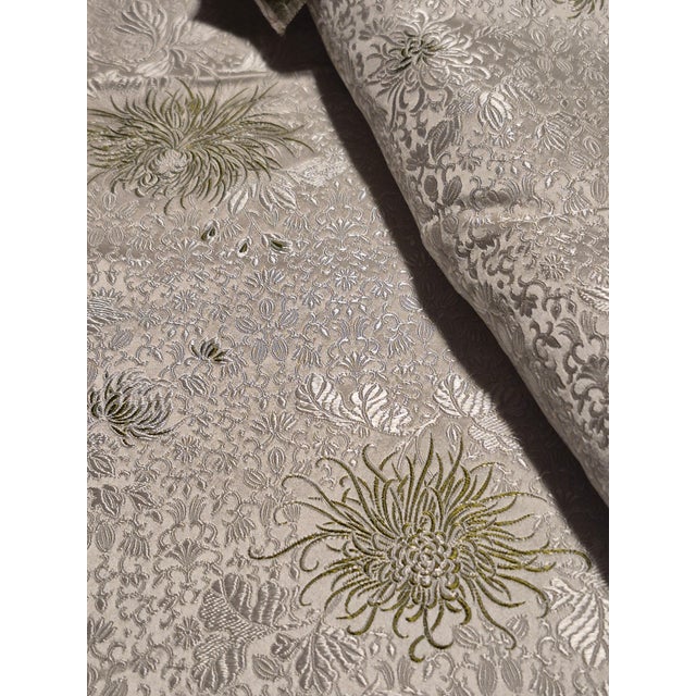 Absolutely gorgeous fabric for pillow or seat or bench.. Equally elegant with chroma switch on both sided.Original 29.5...