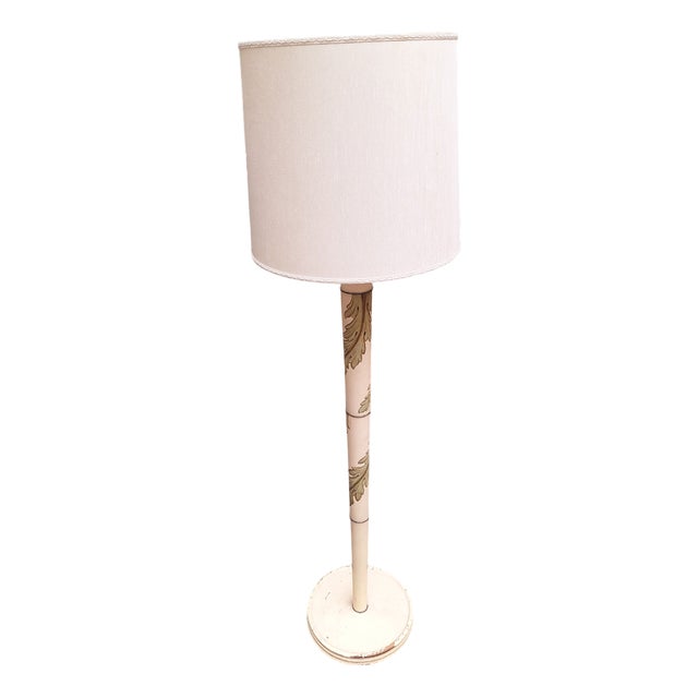 Floor Lamp in White Lacquered Wood with Floral Decorations and Fabric Lampshade by Osvaldo Borsani, 1940s For Sale