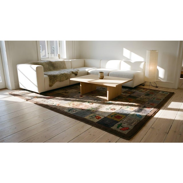 Textile Fabuluos Gray Background With Inverted Flower Lines Checks Pattern Antique American Hooked Rug For Sale - Image 7 of 8