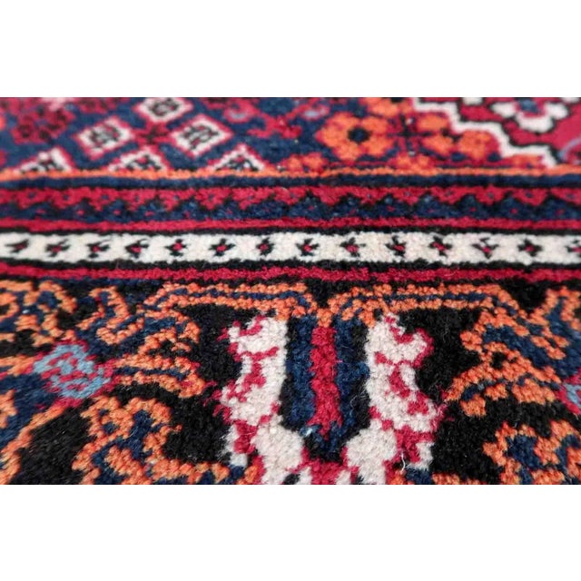 Handmade vintage Persian Hamadan rug in traditional design. The rug is from the end of 20th century, it is in original...