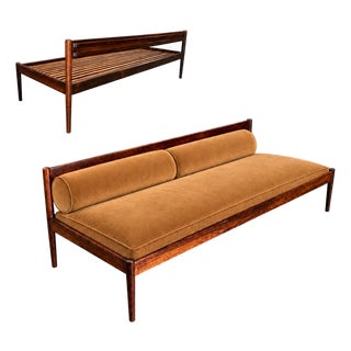 Brazilian Modern Sculpted Daybed in Solid Rosewood & Mohair by Novo Rumo, Brazil, 1960s For Sale