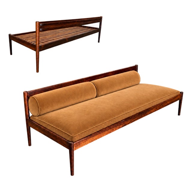 Brazilian Modern Sculpted Daybed in Solid Rosewood & Mohair by Novo Rumo, Brazil, 1960s For Sale