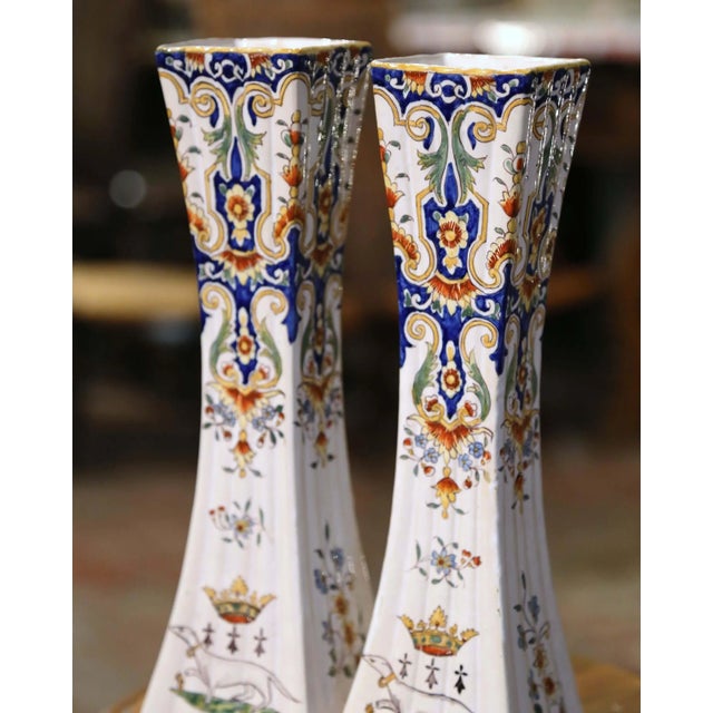 French Pair of 19th Century French Hand-Painted Faience Trumpet Vases For Sale - Image 3 of 11