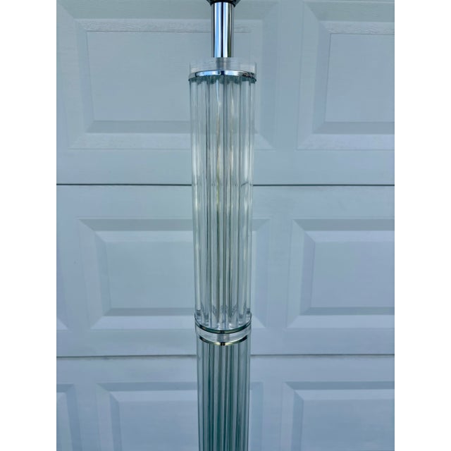 Mid-Century Modern 1970s Modern Hollywood Regency Rod Lucite and Chrome Floor Lamp For Sale - Image 3 of 5