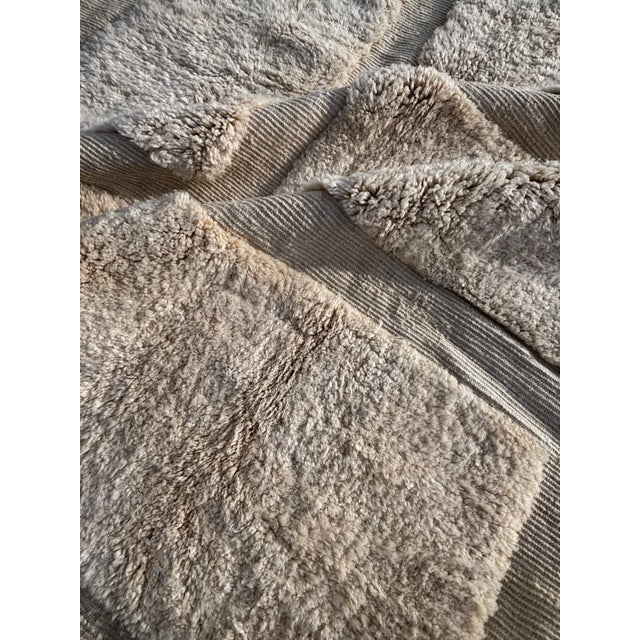 White Moroccan Berber Mrirt Wool Rug For Sale - Image 8 of 8