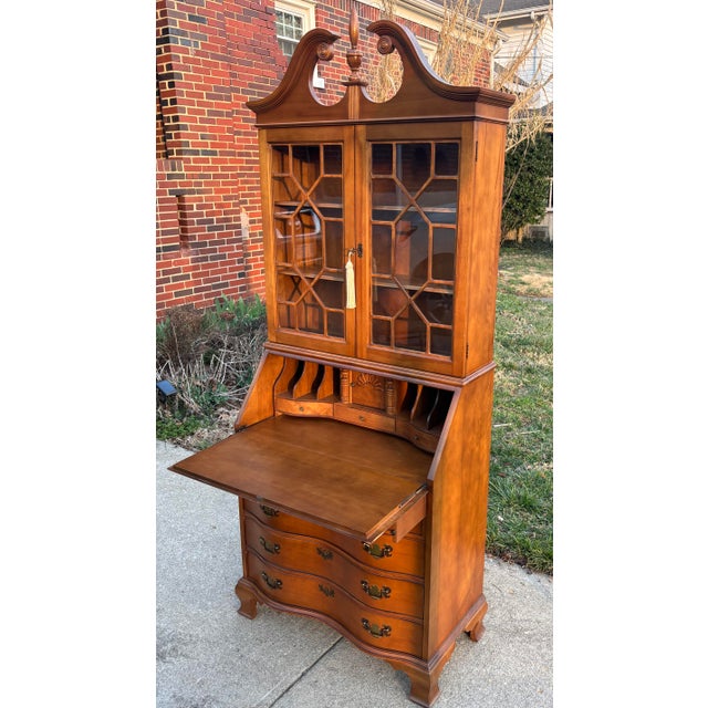 American Mid 20th Century Federalist Americana Secretary Desk & Hutch For Sale - Image 3 of 10