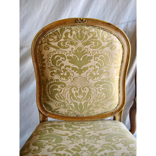 18th Century Fortuny Corone Textile on Set of 4 French Louis XV Chairs 18 Century For Sale - Image 5 of 12
