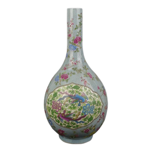 Chinese Vintage Porcelain Vase Qing Dynasty Qianlong Marked Crackle Glaze Famille Verte Porcelain Danping Hand Painted Figures Pattern