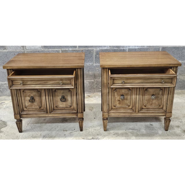 Tuscan Mid Century Thomasville Italian Tuscan Style Walnut Bedside Tables, Pair For Sale - Image 3 of 12