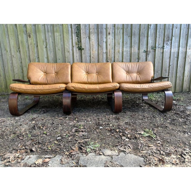 Mid-Century Danish Space Age Sofa in Leather and Rosewood, 1970s, in Very Good conditions. Designed 1970 to 1979