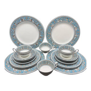Mid 20th Century Set of Wedgwood Florentine Turquoise Porcelain Dinnerware 68 Pc For Sale