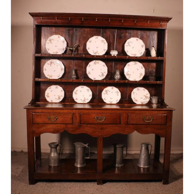 Superb 18th Century Welsh dresser in oak. Very beautiful dresser from the Wales region (England), which is rare and...