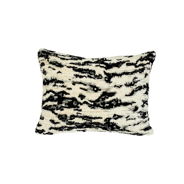 Early 21st Century Schumacher Serengeti 16" Lumbar Pillow in Tigre Blanc For Sale - Image 5 of 5