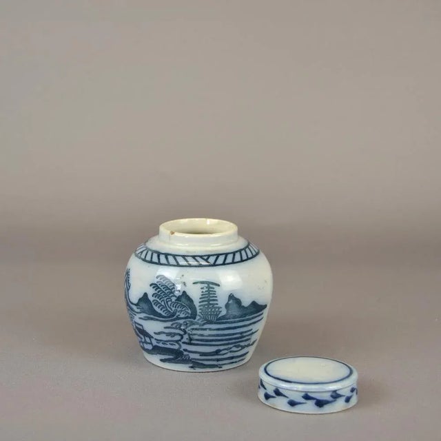 19th Century Chinese Porcelain Ginger Jar with Cobalt-Coloured Lid For Sale - Image 4 of 8