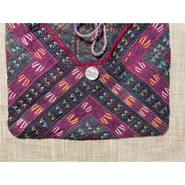 Antique Uzbek Lakai Tribal Bag – Hand-Embroidered Silk Suzani Side Bag For Sale - Image 13 of 15