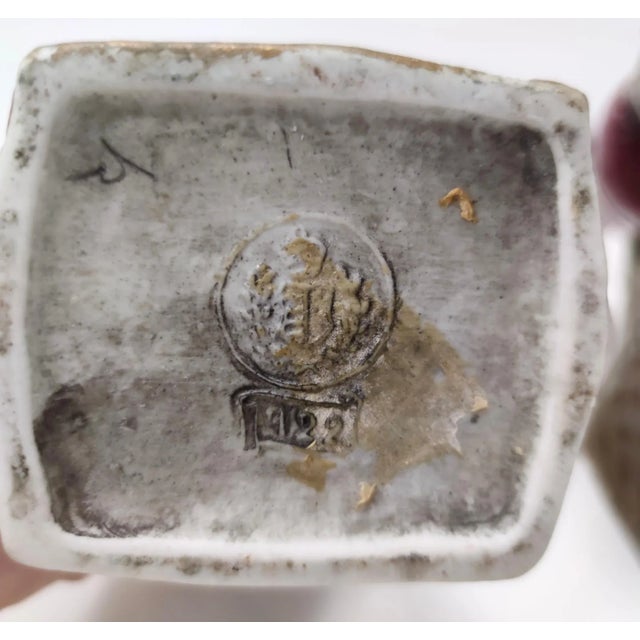 1960s Vintage Ceramic Liquor Bottles Representing a King and a Queen, Italy, 1960s, Set of 2 For Sale - Image 5 of 9