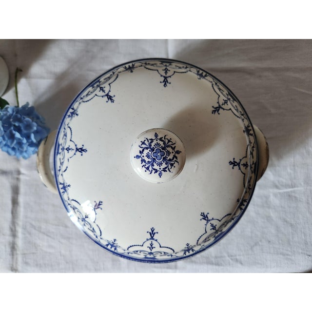 Blue 19th Century French Earthenware Tea Tureen from Jules Vieillard Moustiers For Sale - Image 8 of 17