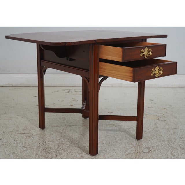 English Henkel Harris Cherry Model 5425 Drop Side Pembroke End Table For Sale - Image 3 of 18