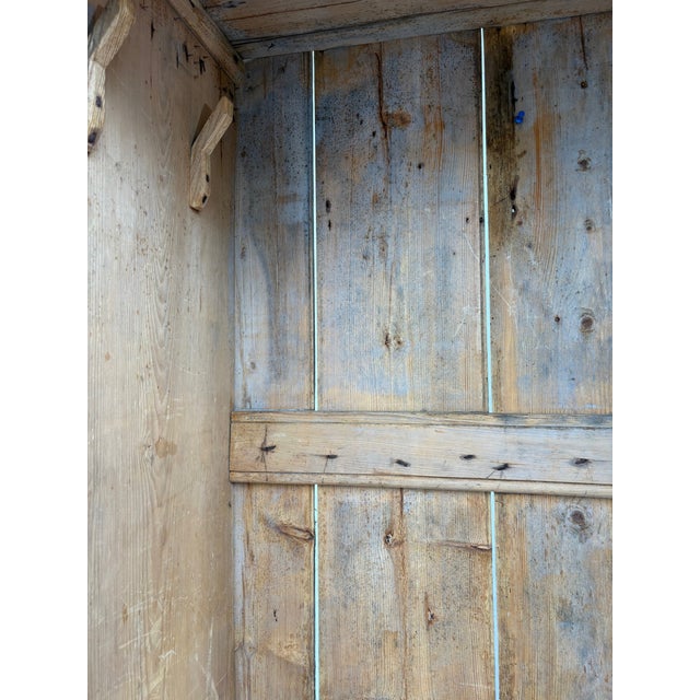 Early 19th Century Pine Linen Cabinet / Armoire For Sale In Los Angeles - Image 6 of 9