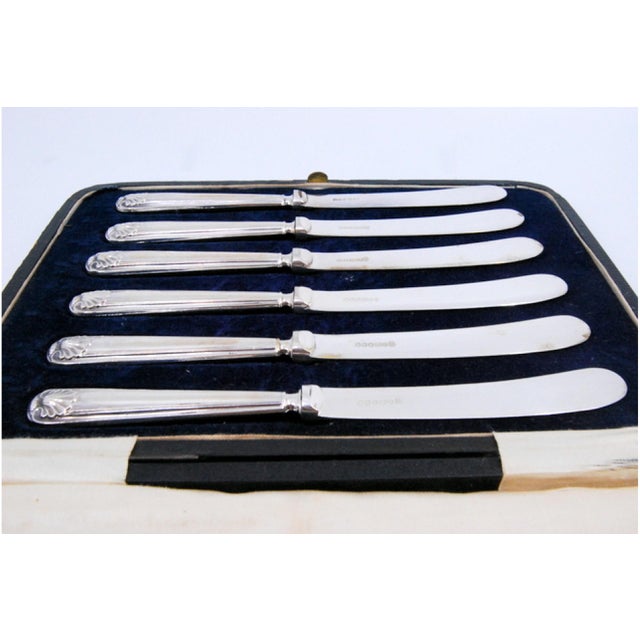 Butter Knives with Beaded and Shell-Shaped Silver Handles, Set of 6 For Sale - Image 4 of 10