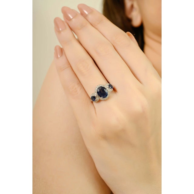Art Deco 2.6 Carat Deep Blue Sapphire Three Stone Diamond Ring Size 6 in 14k Gold For Sale - Image 3 of 13
