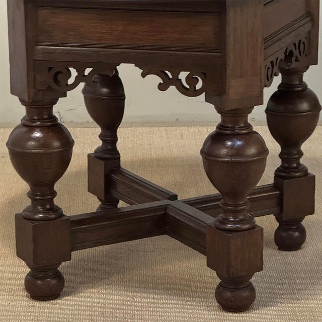 19th Century English Oak Gateleg Drop Leaf Occasional Table For Sale - Image 10 of 18