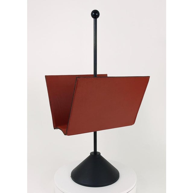 1980s Italian Postmodern Magazine Rack in Leather by Porada Arredi, 1980s For Sale - Image 5 of 18