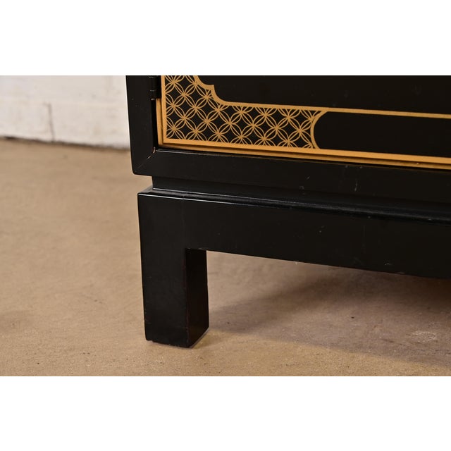 Wood Drexel Heritage Hollywood Regency Chinoiserie Hand-Painted Black Lacquered Bar Cabinet For Sale - Image 7 of 12