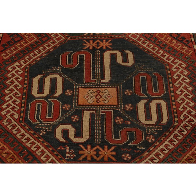1910s Hand-Knotted Antique Kasai Rug Red Orange and Beige Geometric Tribal Pattern For Sale - Image 5 of 8