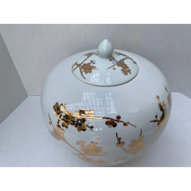 Williams Sonoma Home Porcelain White and Gold Ginger Jar For Sale - Image 4 of 15