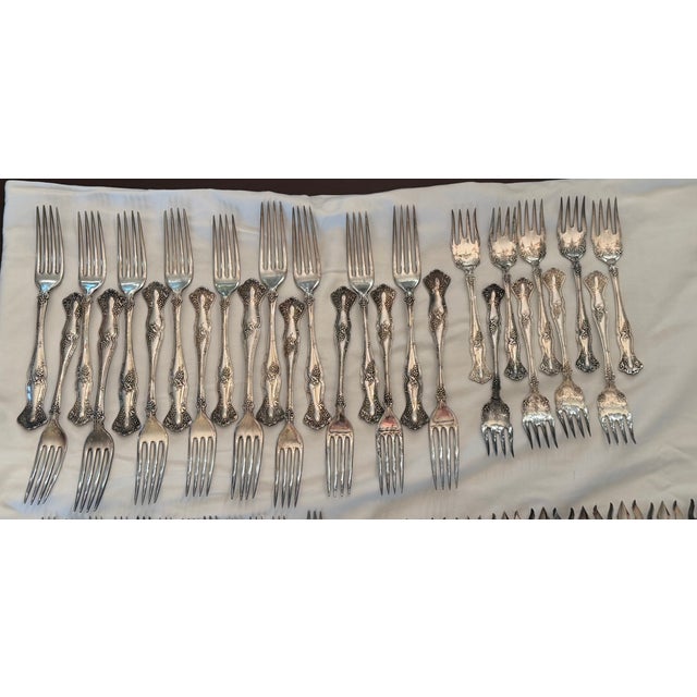 Rogers Bros. 1847 Rogers Bros. “Vintage” Silverplate Flatware Master Set Pattern Introduced 1904 - 148 Pieces For Sale - Image 4 of 17