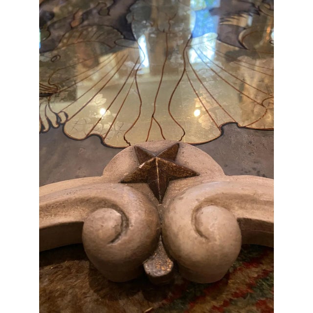 Early 20th Century Maison Jansen Verre églomisé French Style Mid Century Carved Gilt Mirror For Sale In New York - Image 6 of 11