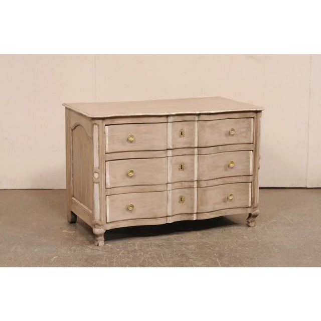 18th Century Italian Serpentine Chest with Cloven Hoof Feet For Sale - Image 4 of 12