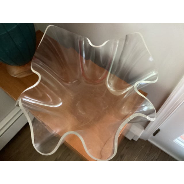 1970s 1970s Modern Acrylic Handkerchief Edge or Wavy Shape Bowl For Sale - Image 5 of 13