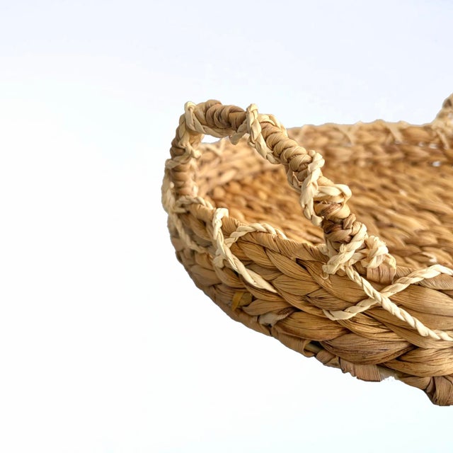 Late 20th Century Vintage Coastal Hand-Woven Seagrass Serving Tray For Sale - Image 5 of 5
