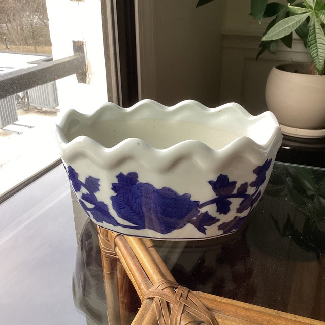 Italian Mid 20th Century Pair of Italian Blue & White Porcelain Scalloped Cachepots For Sale - Image 3 of 7