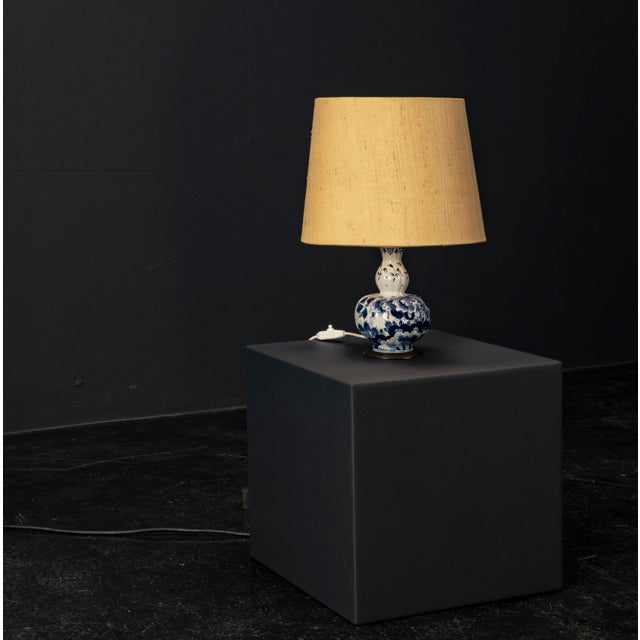 Baroque 20th Century Table Lamp in Blue and White with Brass Holders from Delft Ceramic For Sale - Image 3 of 15