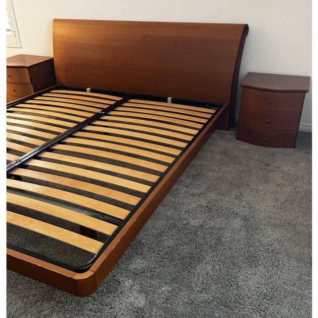 1990s Vintage Dania Cherry Wood California King Sleigh Bed With Nightstands For Sale - Image 5 of 6
