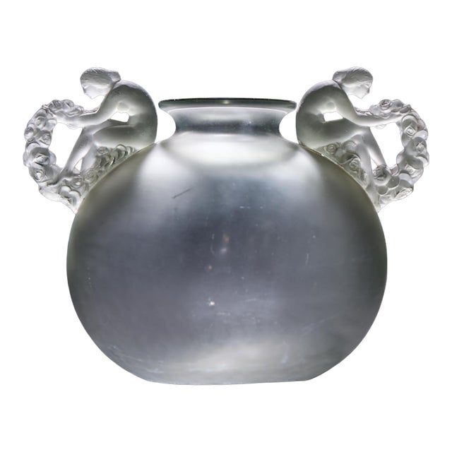 René Lalique 1926 Bouchardon Handle Vase in Opalescent Glass For Sale