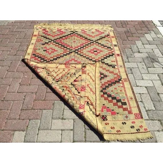 Vintage Handwoven Turkish Kilim Rug - 4′5″ × 6′3″ For Sale In Raleigh - Image 6 of 6