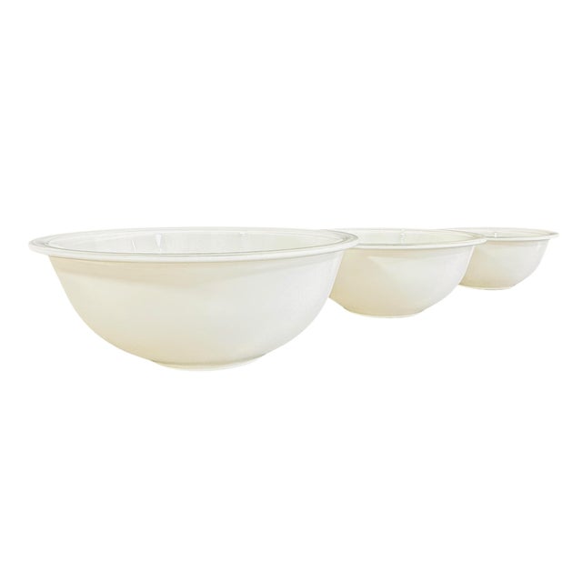 Vintage Pyrex True Opal Nesting Mixing Bowls Set of 3 | Classic White Milk Glass | 1l, 1.5l, 2.5l | Made in Ny Usa 322 323 325 For Sale - Image 11 of 15