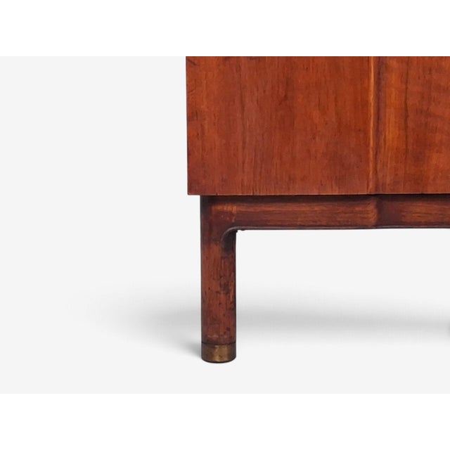 John Widdicomb, American Modern, Gentleman's Chest, Walnut, Brass, Usa, 1960s For Sale - Image 10 of 14