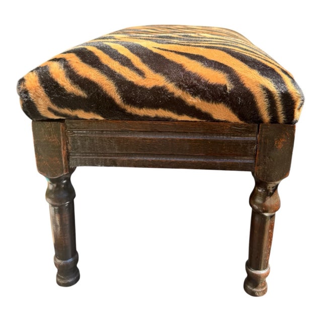 1920s English Mahogany Footstool With Turned Legs and Zebra Pattern Upholstery For Sale In Philadelphia - Image 6 of 16